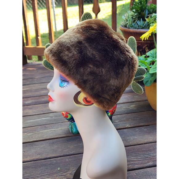 Vintage 70s Brown Faux Fur Cloche Hat – Après-Ski Chic Winter Festival Style main image 8